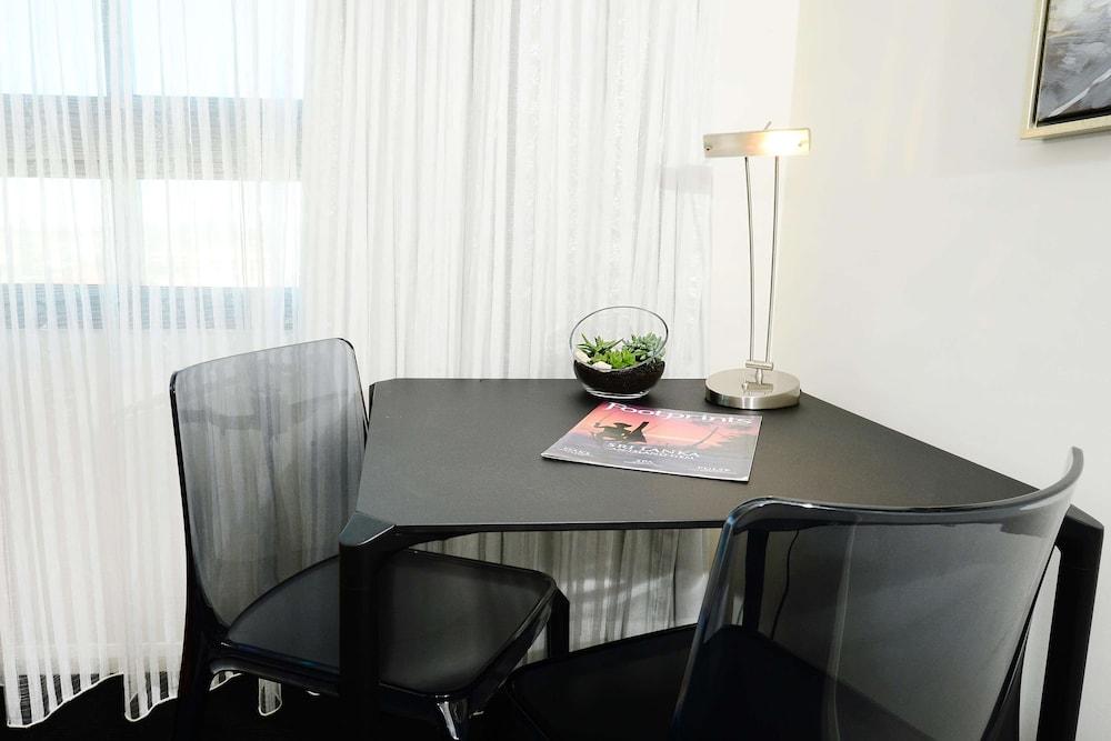 Oaks Gladstone Grand Hotel Экстерьер фото