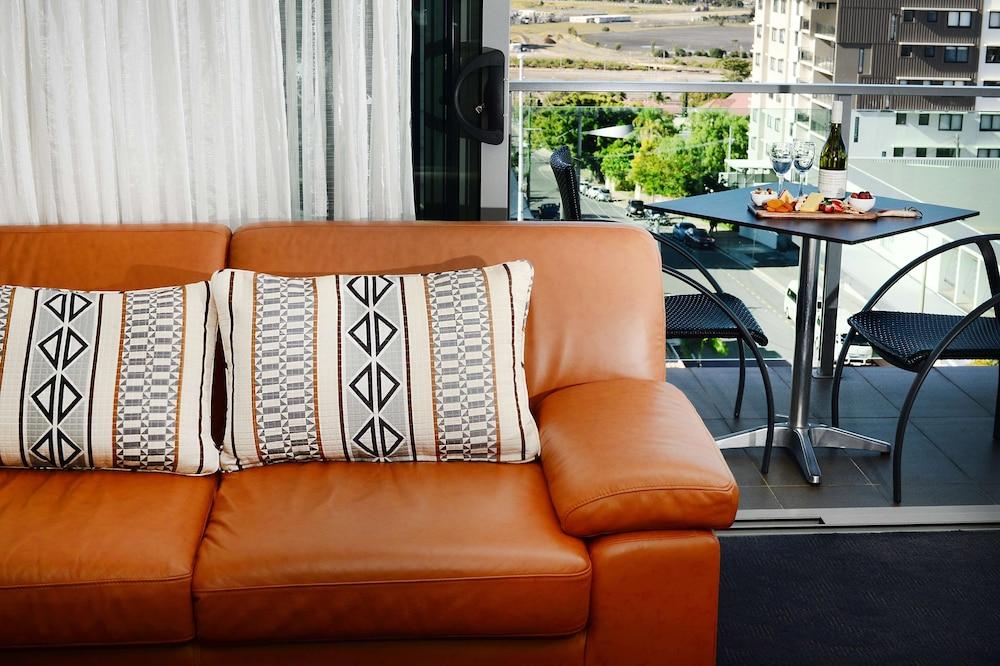 Oaks Gladstone Grand Hotel Экстерьер фото