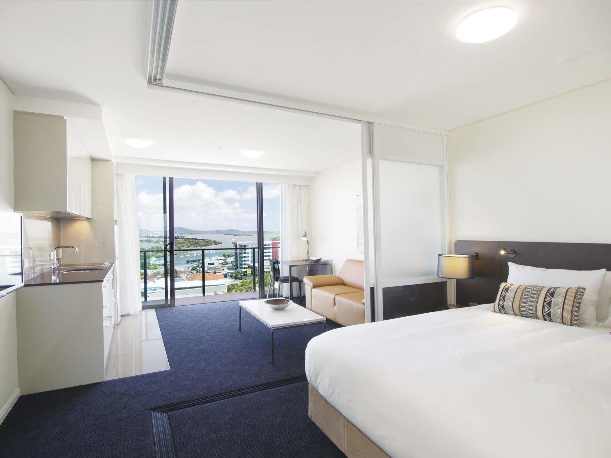 Oaks Gladstone Grand Hotel Экстерьер фото