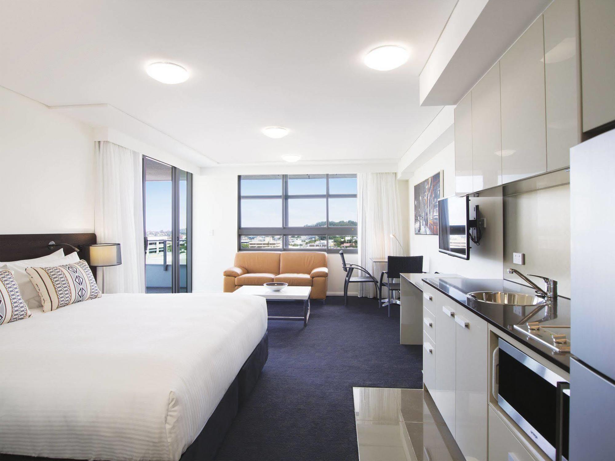 Oaks Gladstone Grand Hotel Экстерьер фото