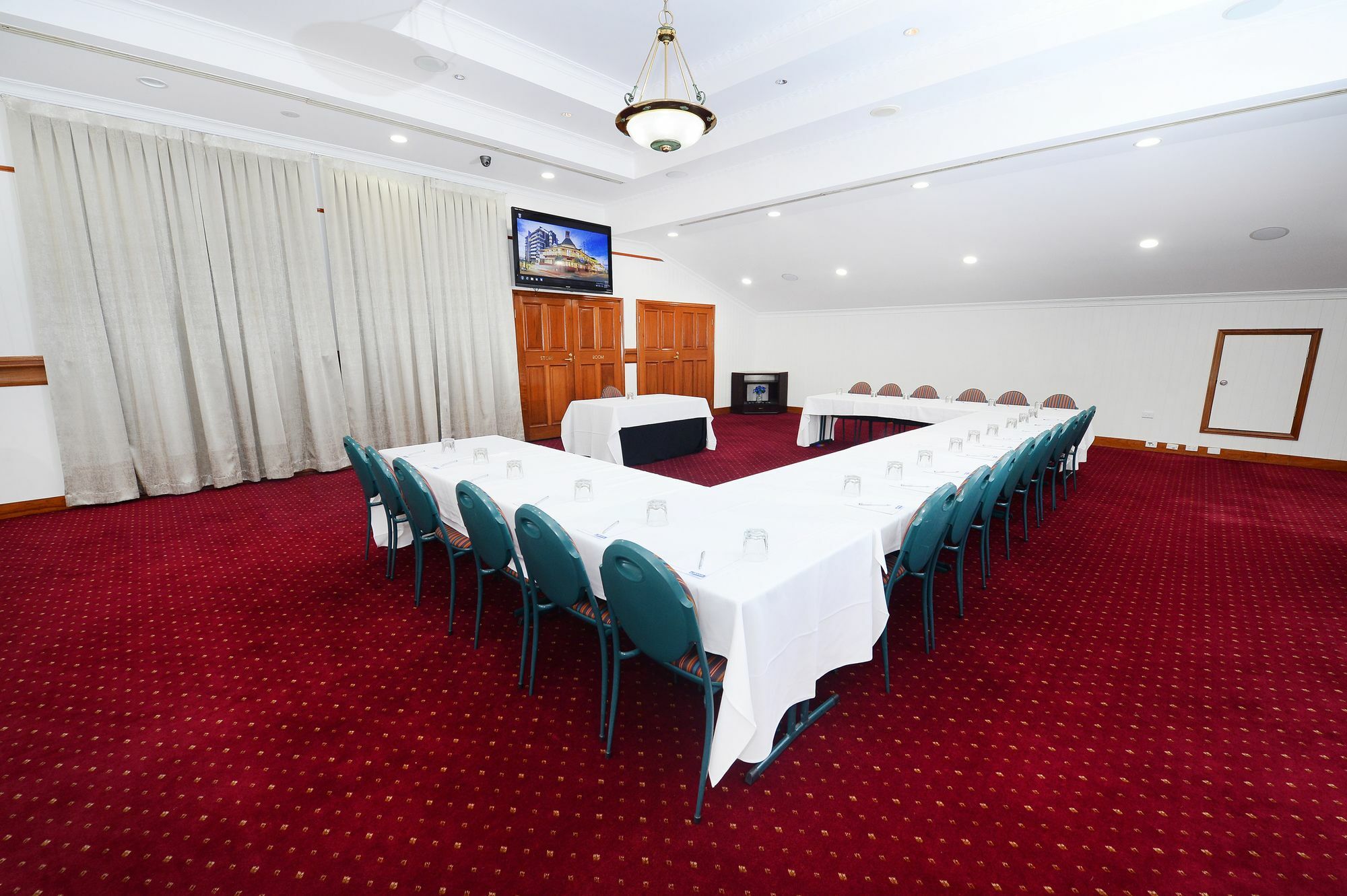 Oaks Gladstone Grand Hotel Экстерьер фото